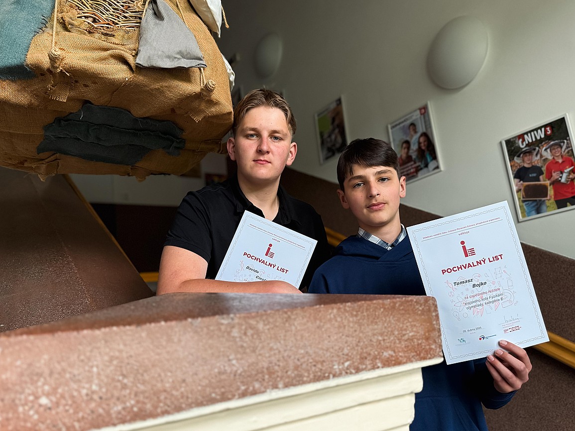 Sukces dziewiątoklasitów w eliminacjach okręgowych Olimpiady Fizycznej